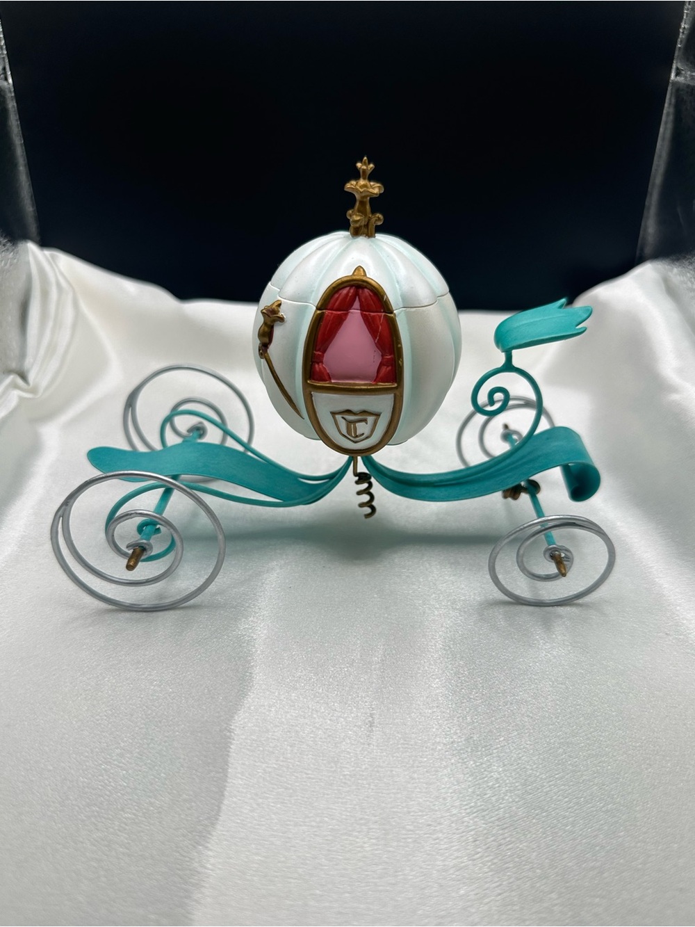 RARE Vintage Disney Store Cinderella Carriage Paperclip Holder Desk Accessory